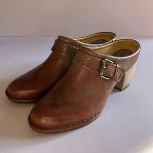 EUC Bussola leather women’s brown clogs size 38 (7.5-8) heeled With buckles